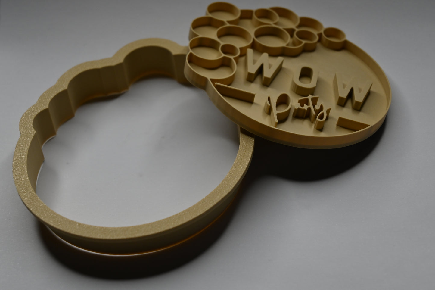 gepersonaliseerde koekjesvorm en stempel met logo